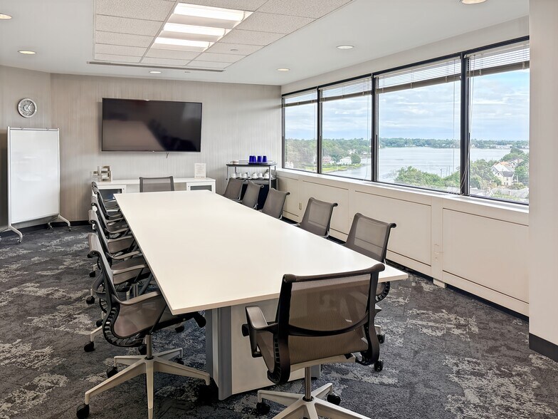 1266 E Main St, Stamford, CT à louer - Photo intérieure - Image 2 de 19