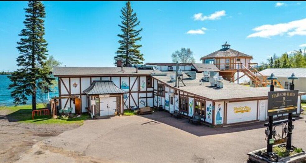 77 Brockway Ave, Copper Harbor, MI à vendre - Photo du bâtiment - Image 3 de 25
