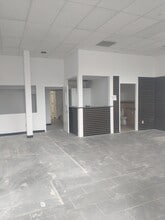 411 Jericho Tpke, New Hyde Park, NY for lease Interior Photo- Image 2 of 8