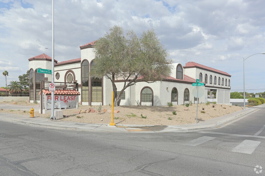 3690 S Eastern Ave, Las Vegas, NV à vendre - Photo du bâtiment - Image 2 de 14