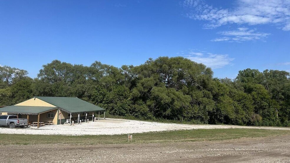 16102 NE-36, Bennington, NE à vendre - Photo principale - Image 1 de 3