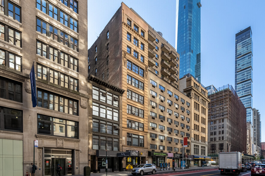 110 E 23rd St, New York, NY for lease - Building Photo - Image 1 of 20