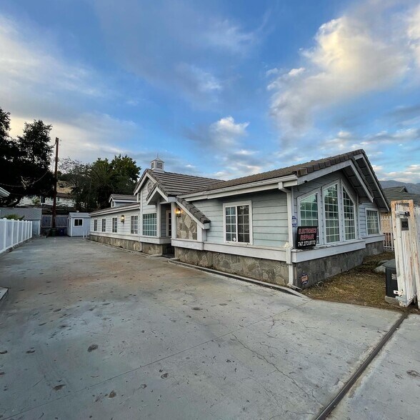 8823 Fenwick St, Sunland, CA à louer - Photo du bâtiment - Image 1 de 15