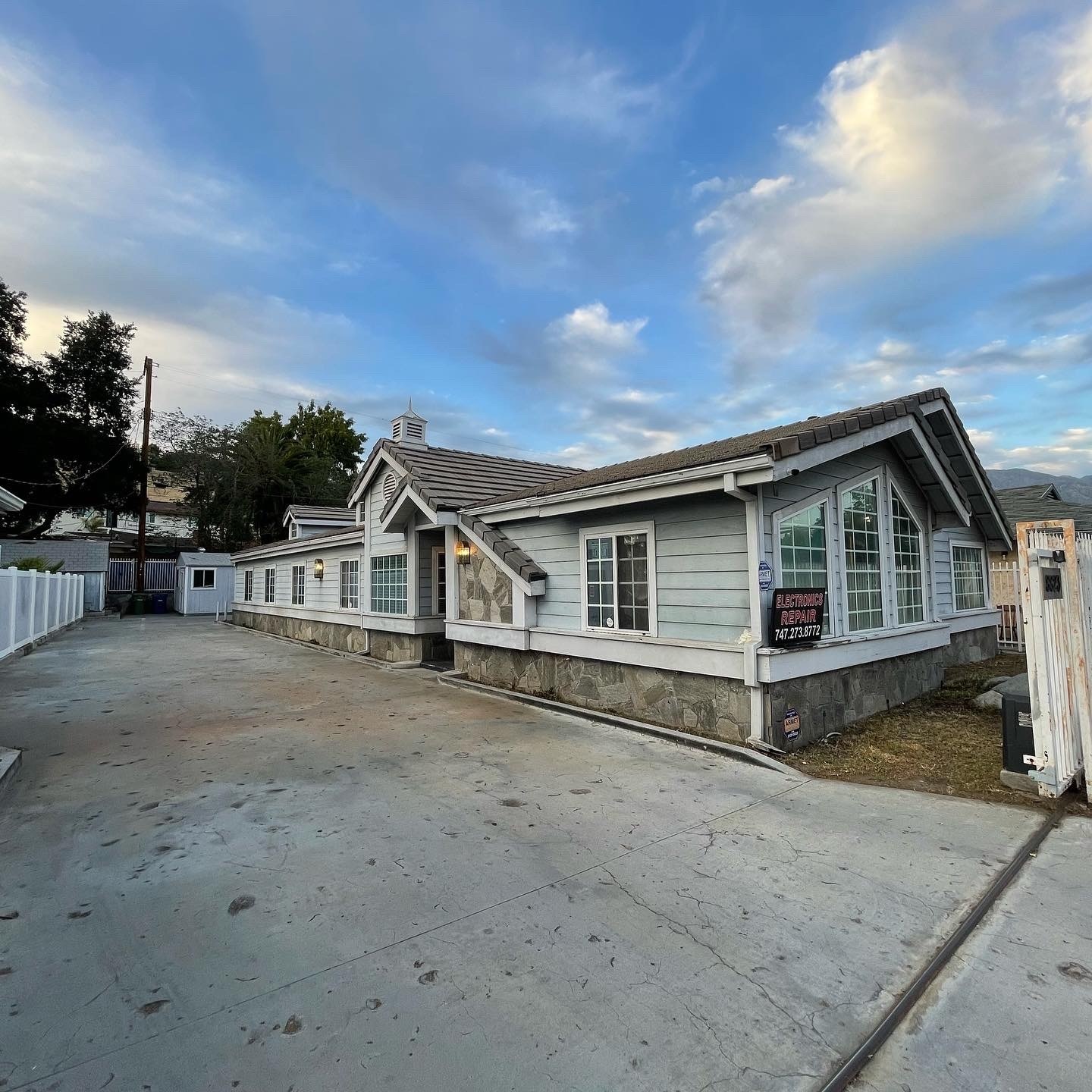 8823 Fenwick St, Sunland, CA for lease Building Photo- Image 1 of 16