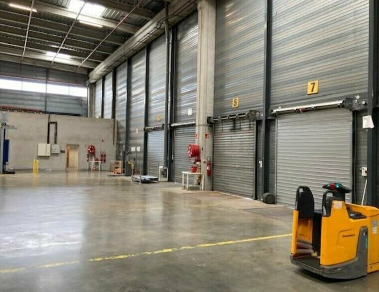 Industrial in Mions for lease - Building Photo - Image 2 of 20