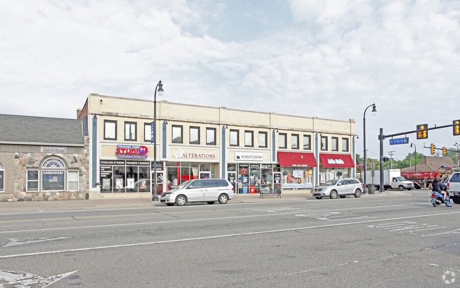 11-25 W 14 Mile Rd, Clawson, MI à louer - Photo du bâtiment - Image 2 de 3