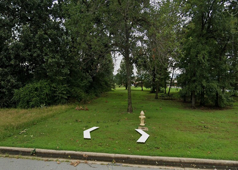 2321 Fianna Oaks Dr, Fort Smith, AR à vendre - Photo du bâtiment - Image 2 de 3