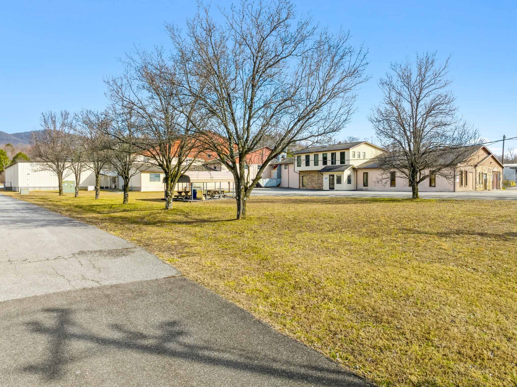 1237 Knoxville Hwy, Wartburg, TN for sale Primary Photo- Image 1 of 6