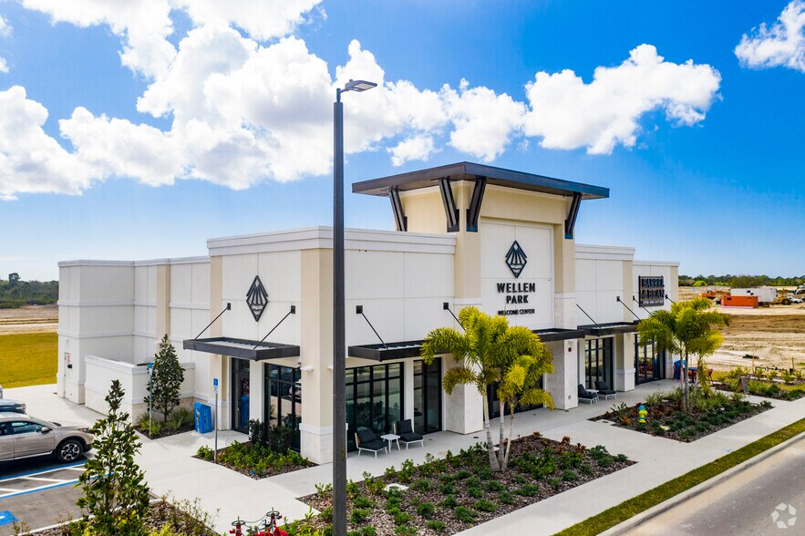 12775 Mercado Dr, Venice, FL à louer - Photo du bâtiment - Image 2 de 5