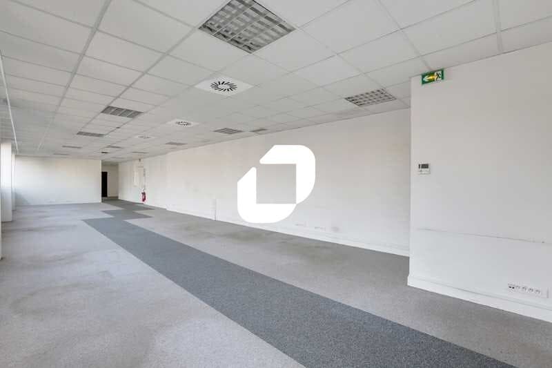 21-23 Avenue Du Général Leclerc, Bourg-la-Reine for lease - Interior Photo - Image 3 of 16