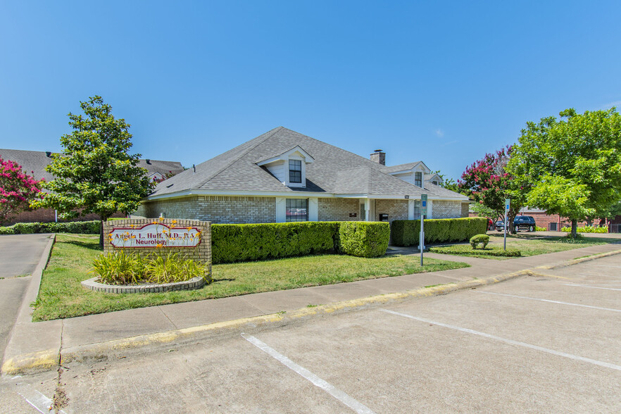 2719 Bolton Boone Dr, DeSoto, TX à vendre - Photo du bâtiment - Image 1 de 1