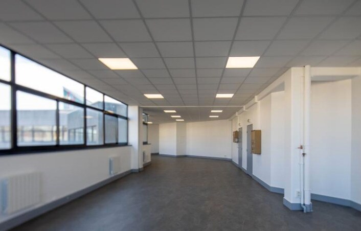 Industrial in Saint-Denis for lease - Building Photo - Image 2 of 4