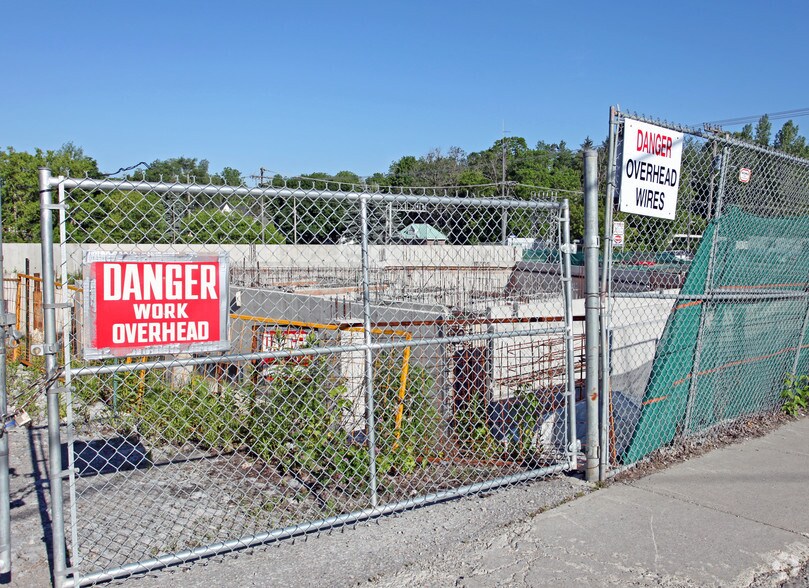 2 Victoria Dr, Uxbridge, ON for sale - Primary Photo - Image 1 of 1