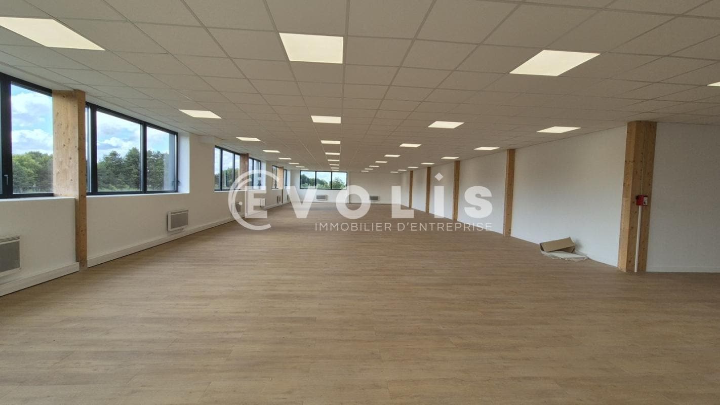 Office in Serris for lease Interior Photo- Image 1 of 9