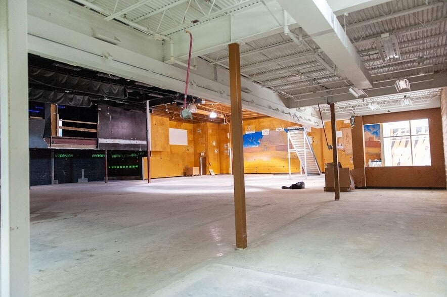 55 Spiral Dr, Florence, KY à louer - Photo intérieure - Image 2 de 4