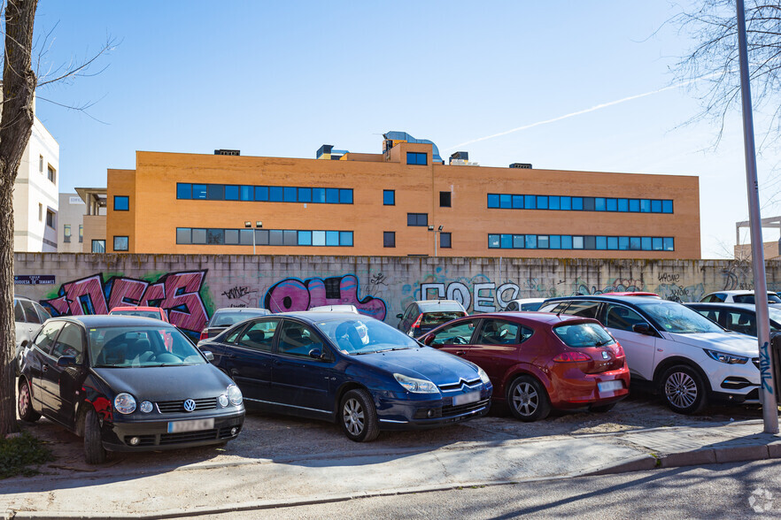 Calle del Haya, 4, Madrid, Madrid à louer - Photo du bâtiment - Image 2 de 2