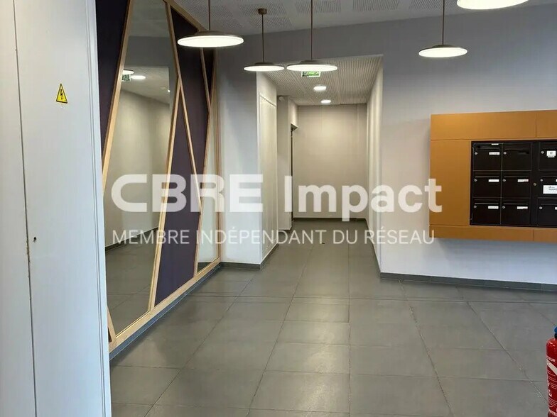 Office in Dijon for lease - Lobby - Image 3 of 10