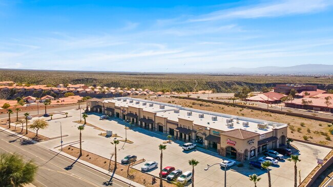 Plus de détails pour 2440 Adobe Rd, Bullhead City, AZ - Commerce de détail à louer