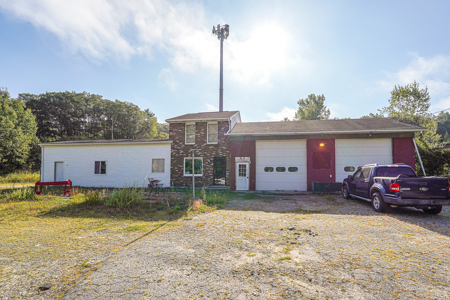 347 Riverside Dr, North Grosvenordale, CT à vendre Photo du bâtiment- Image 1 de 47