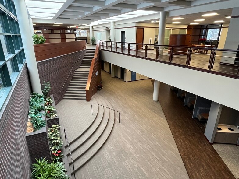 1002 Deming Way, Madison, WI for sale - Interior Photo - Image 3 of 23