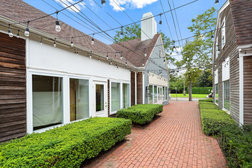 670 Montauk Hwy, Water Mill, NY à louer - Photo du bâtiment - Image 3 de 14