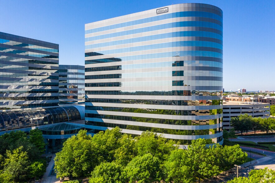 15301 N Dallas Pky, Addison, TX à louer - Photo du bâtiment - Image 3 de 3