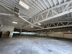 2950 N Western Ave, Chicago, IL for lease Interior Photo- Image 1 of 23