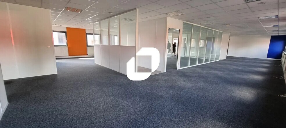 Bureau dans Torcy à louer - Photo du bâtiment - Image 3 de 11