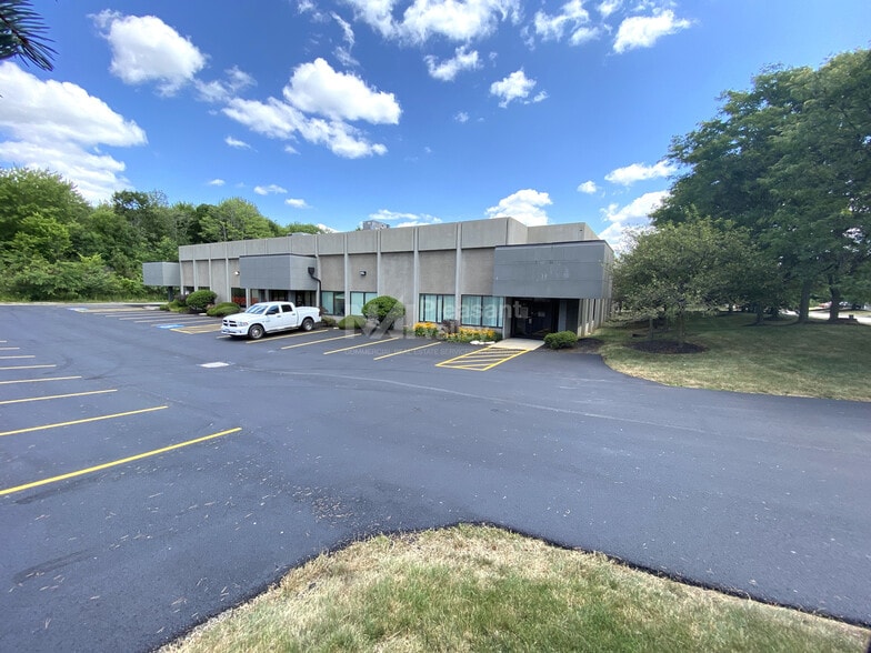 2241 Pinnacle Pky, Twinsburg, OH for sale - Building Photo - Image 1 of 4