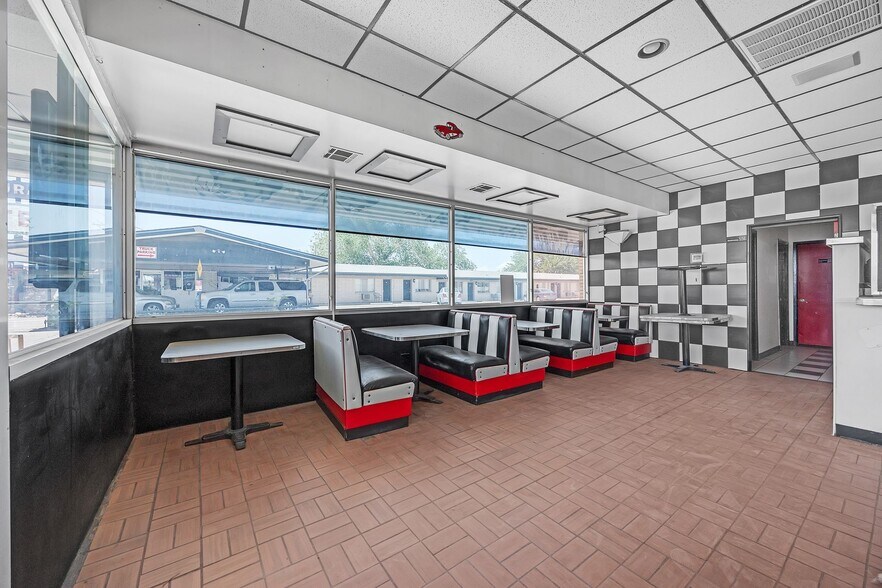 2146 W Picacho Ave, Las Cruces, NM à louer - Photo du bâtiment - Image 3 de 17