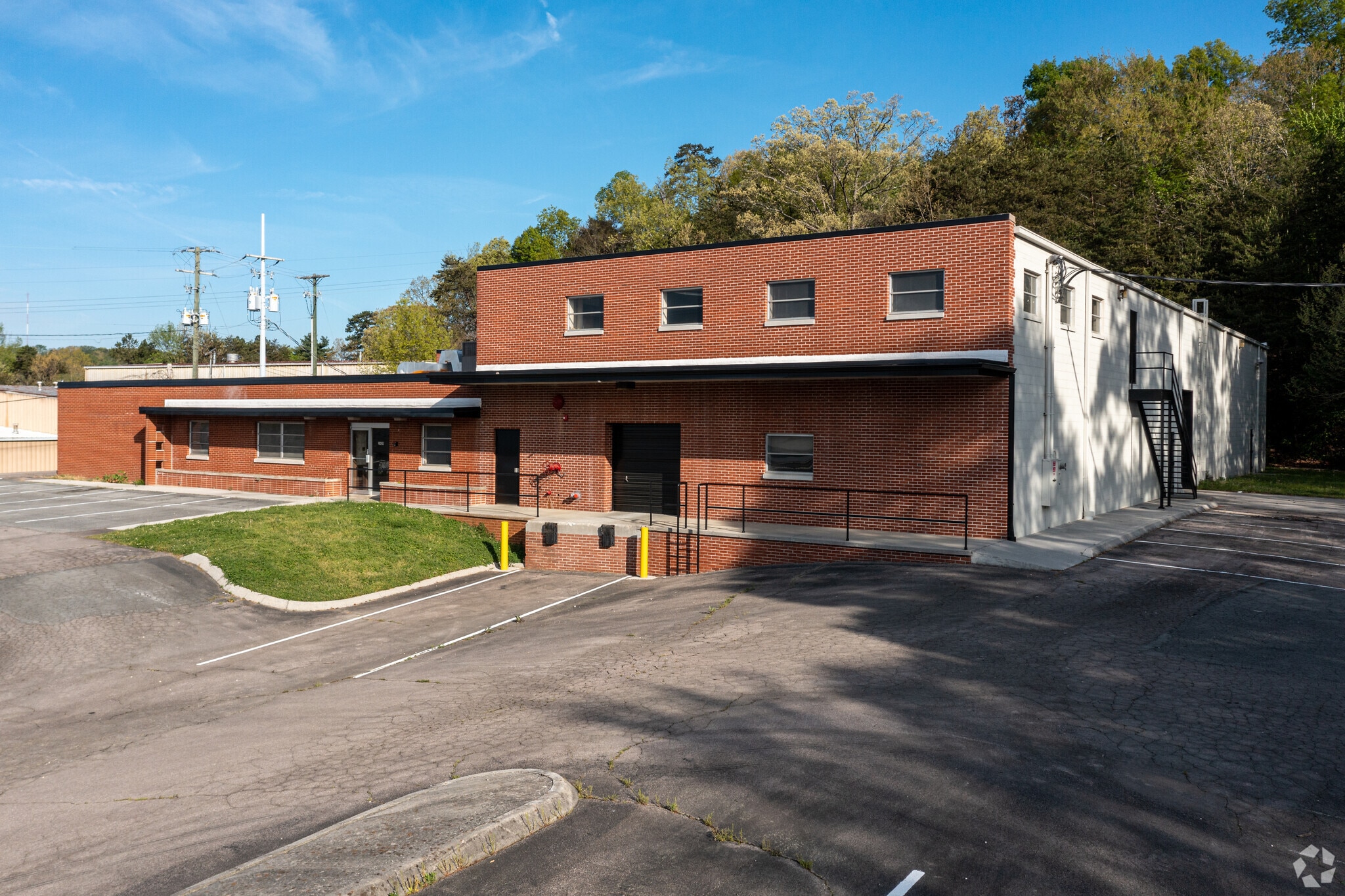 2409 Sycamore Dr, Knoxville, TN for sale Primary Photo- Image 1 of 38