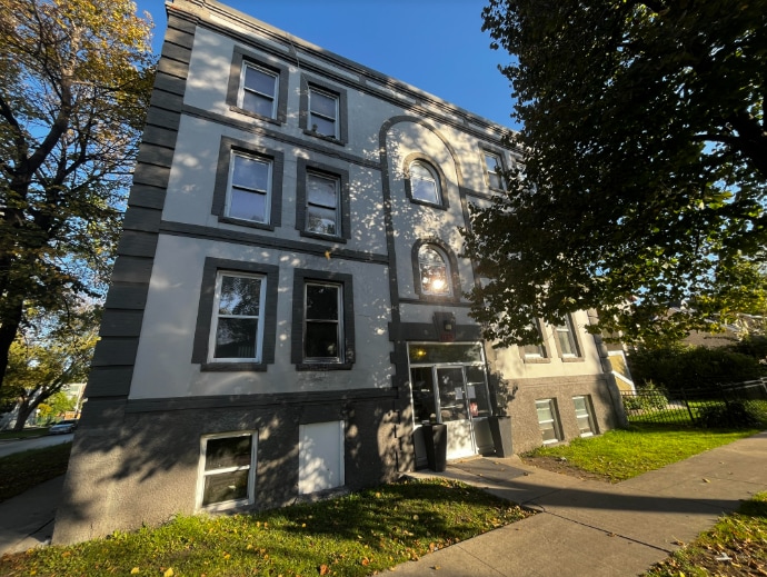 635 Mulvey Av, Winnipeg, MB for sale - Primary Photo - Image 1 of 1