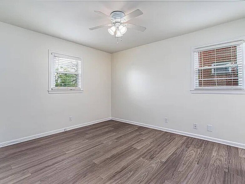 1648 Alexandria Dr, Lexington, KY à vendre - Photo du bâtiment - Image 2 de 15