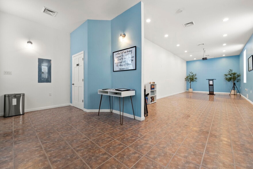 268-270 Washington Ave, Belleville, NJ for lease - Interior Photo - Image 2 of 8