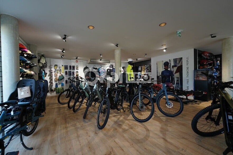 2 Rue Du Collovrier, Écully for lease - Interior Photo - Image 3 of 10