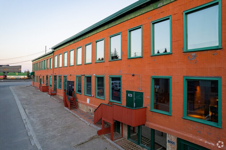 1207-1215 13th St SE, Calgary, AB à louer - Photo du bâtiment - Image 3 de 11