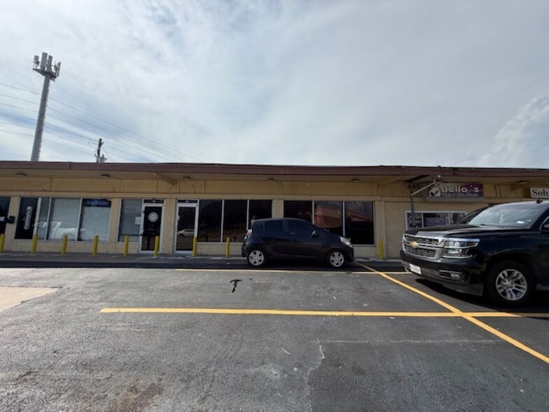 401-415 Edgebrook Dr, Houston, TX for lease - Building Photo - Image 3 of 20