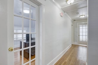 2520 Rochester Rd, Royal Oak, MI for lease Interior Photo- Image 2 of 27