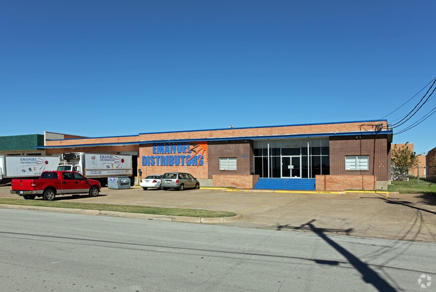 2675 Freewood Dr, Dallas, TX for lease - Primary Photo - Image 1 of 4