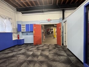 27 Walnut St, Peabody, MA for lease Interior Photo- Image 1 of 5