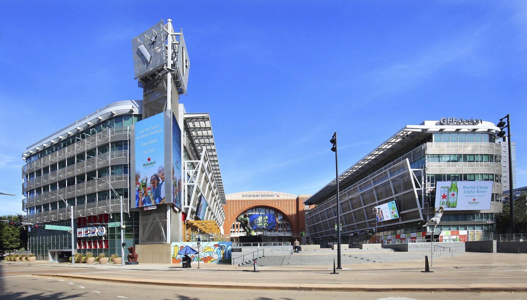 3030 Nowitzki Way, Dallas, TX à louer Photo du bâtiment- Image 1 de 9