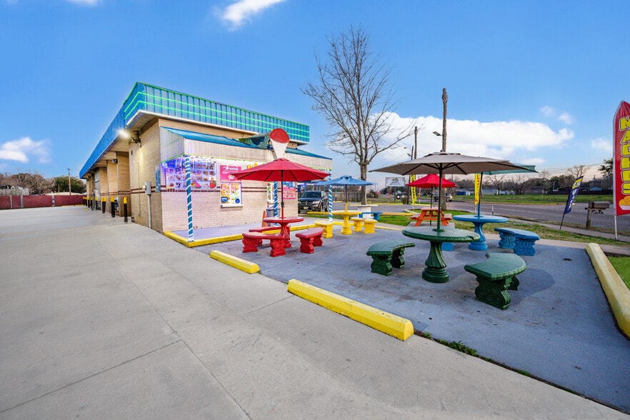 2627 Allen Genoa Rd, Pasadena, TX for sale - Building Photo - Image 2 of 28