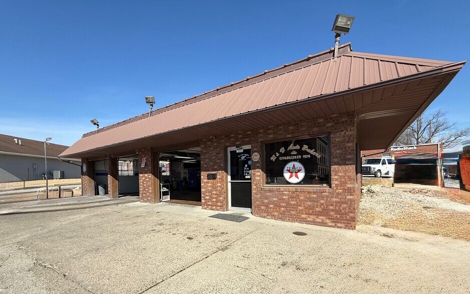 110 N 9th St, Petersburg, IN for sale - Primary Photo - Image 1 of 6