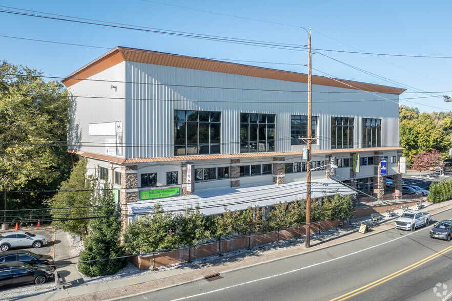 Mixed-Use Buildings in Garfield, NJ portfolio of 2 properties for sale on LoopNet.ca - Building Photo - Image 1 of 30