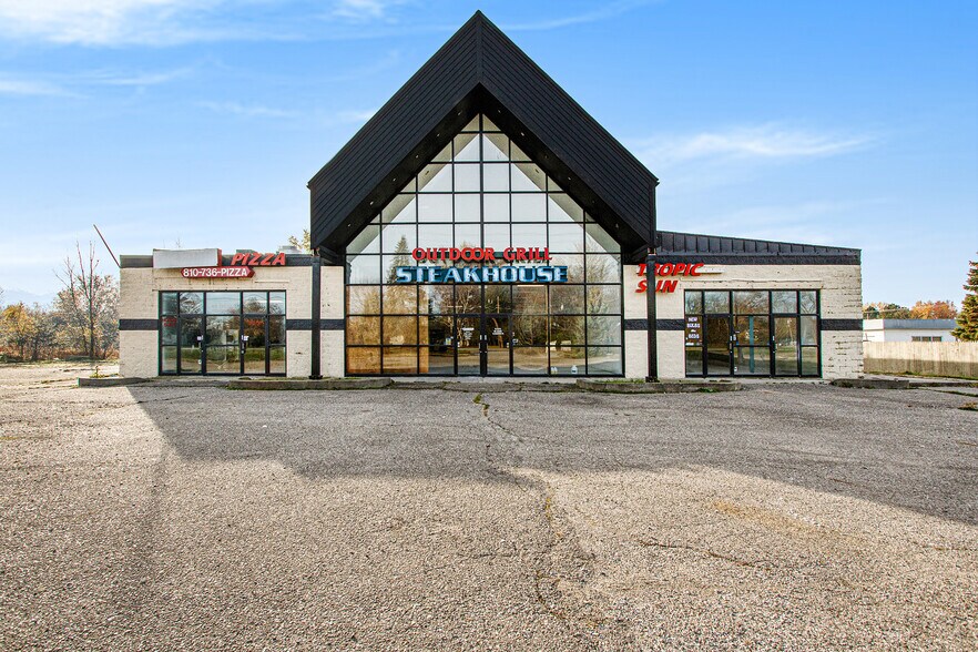 5030 Coldwater Rd, Flint, MI à vendre - Photo du bâtiment - Image 3 de 27