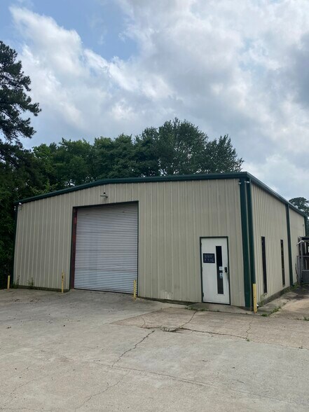 2815 Montgomery Rd, Huntsville, TX à vendre - Photo du bâtiment - Image 3 de 7