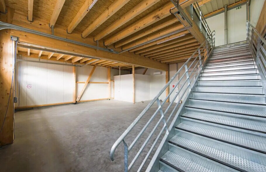 Flex dans Chauconin-Neufmontiers à louer - Photo du bâtiment - Image 3 de 27