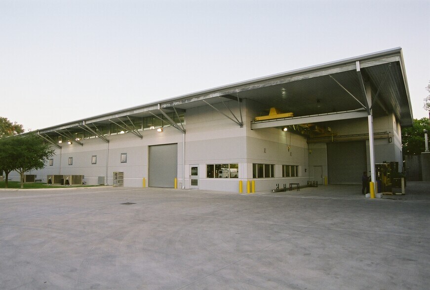 1717 Brittmoore Rd, Houston, TX à louer - Photo du bâtiment - Image 2 de 18