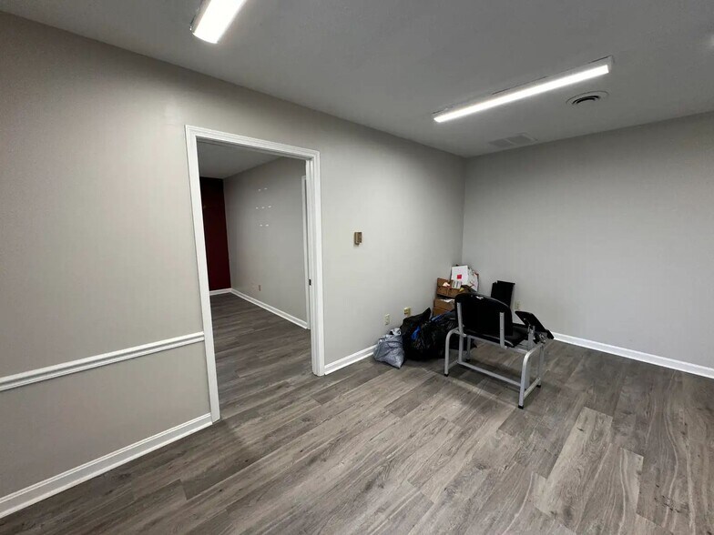 2031 Midland Trl, Shelbyville, KY à louer - Photo du bâtiment - Image 3 de 4