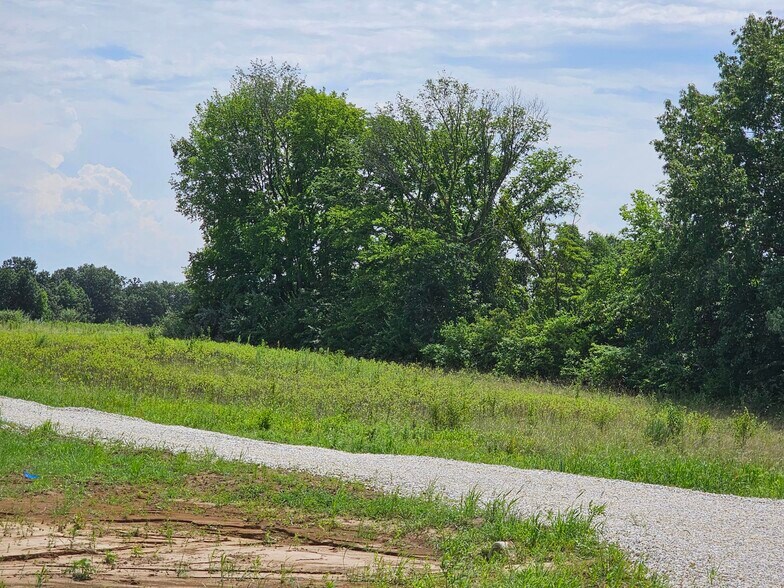 210 Hawkins Ridge Ct., Troy, MO à vendre - Photo du bâtiment - Image 2 de 5